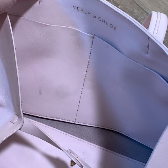 Neely & Chloe Tote - Picture 9 of 16